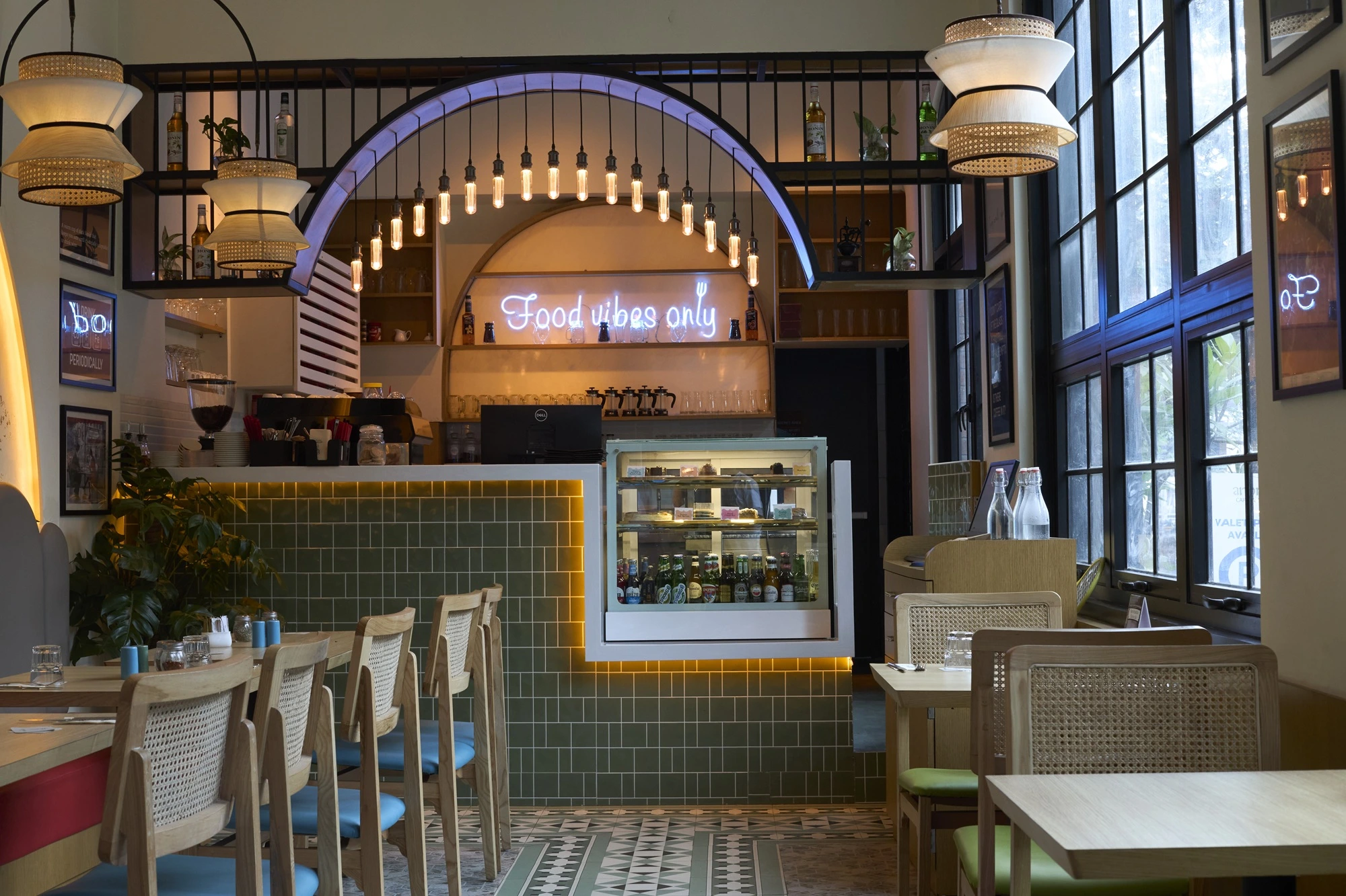 Aromas Cafe & Lounge